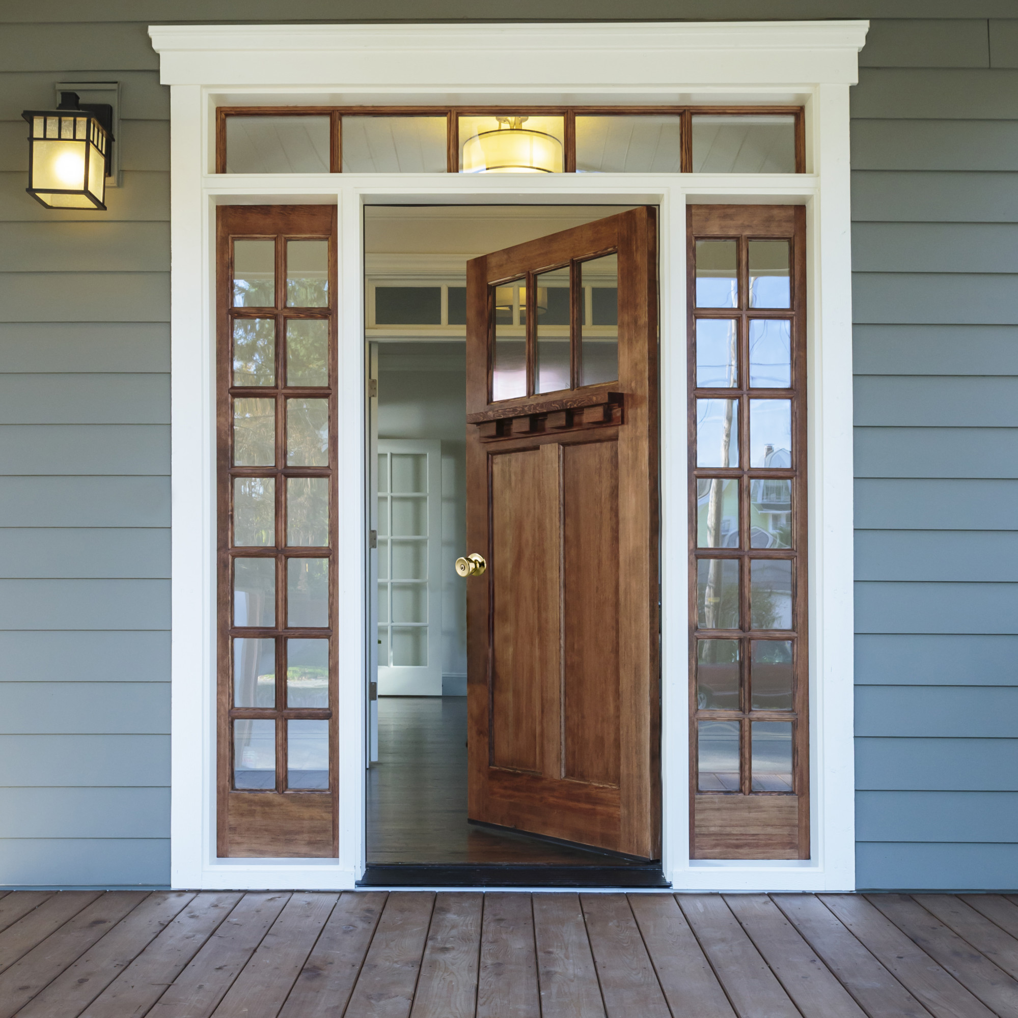 Межкомнатные двери для дачи. Ручка дверь дача. двери на даче фото. entrance door. деревянная дверь входная в частный дом фото.