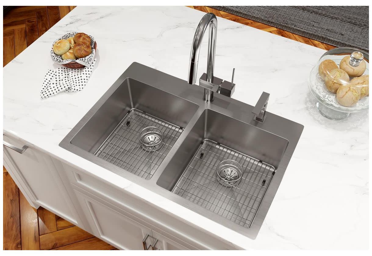 Elkay ECTSR33229TBG Crosstown Stainless Steel 33" x 22" x 9" 1 Faucet