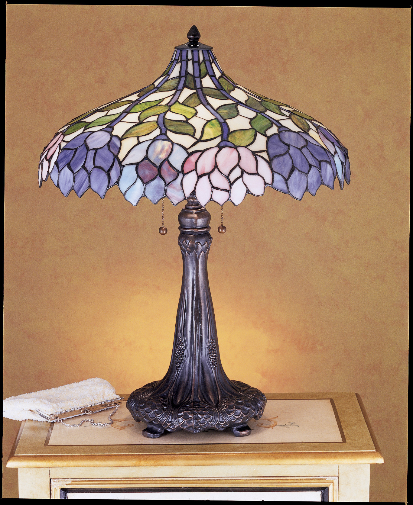 Meyda Tiffany 30452 Vintage Stained Glass / Tiffany Table Lamp