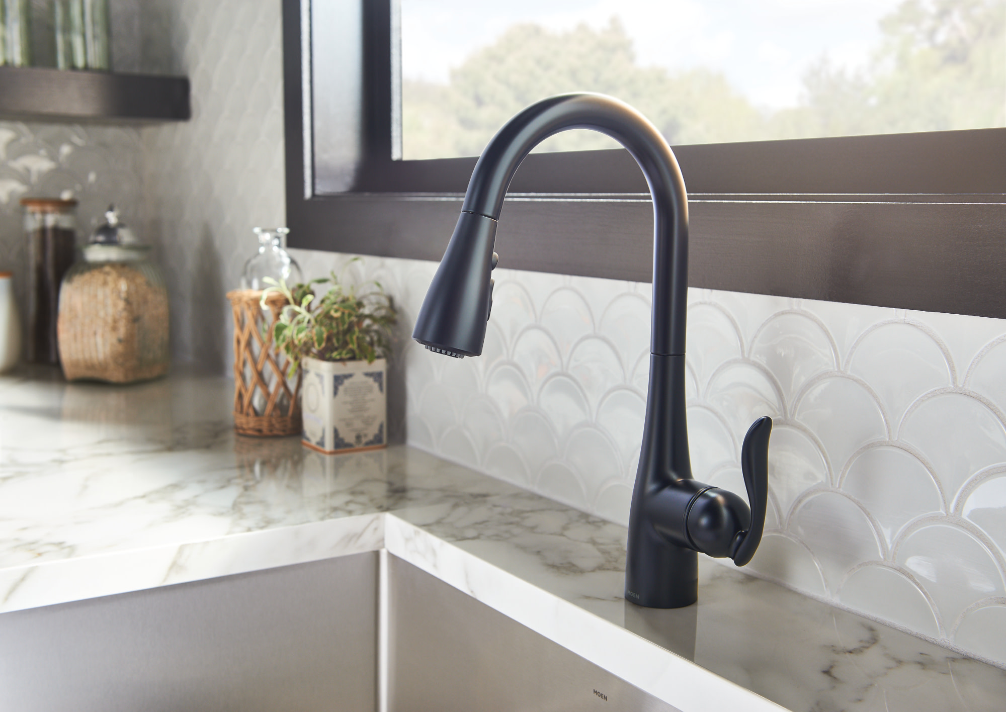 Moen 7594 Arbor Single Handle Pulldown Spray Kitchen Faucet Black eBay