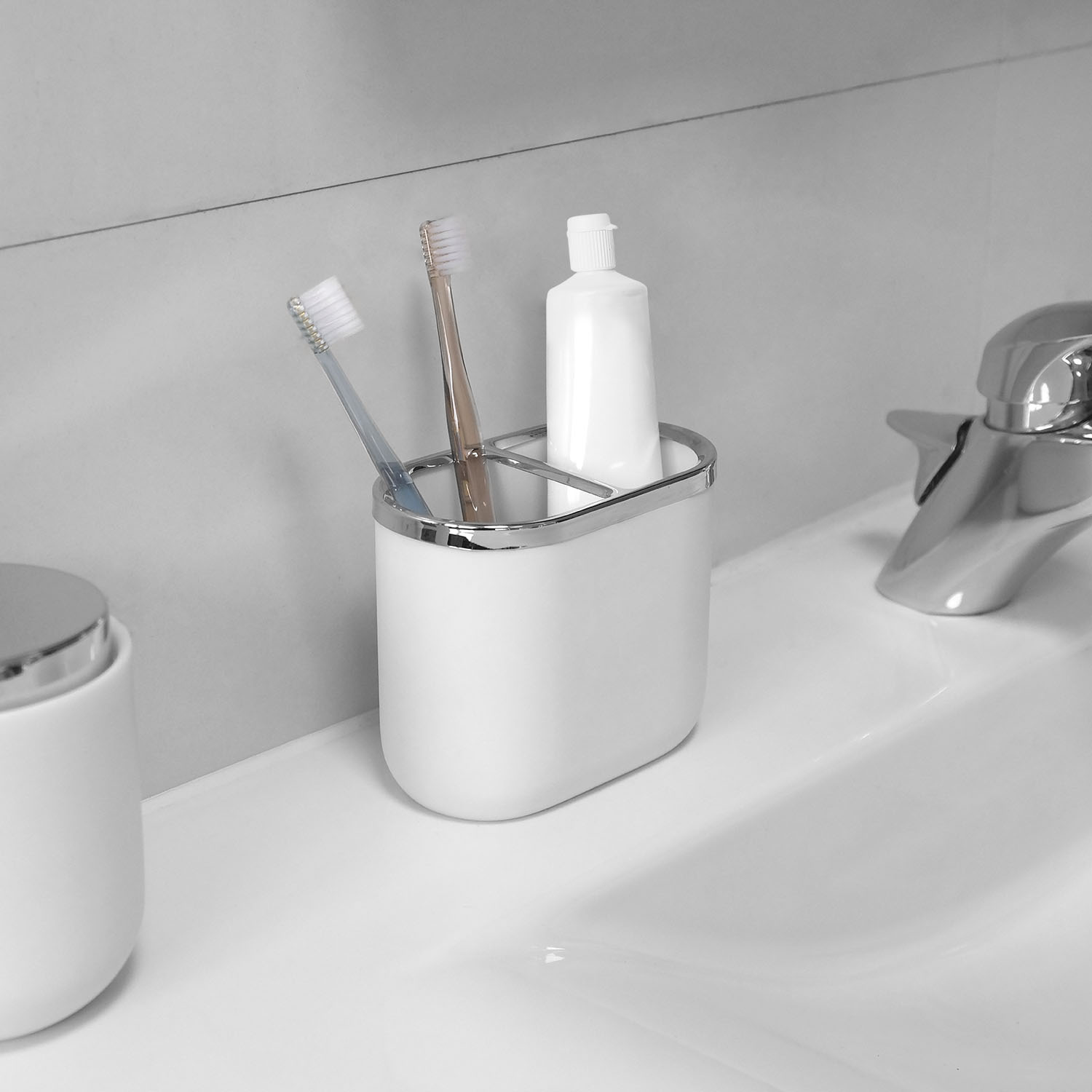 Umbra 1008029 Junip 5"W Resin Toothbrush Holder White eBay