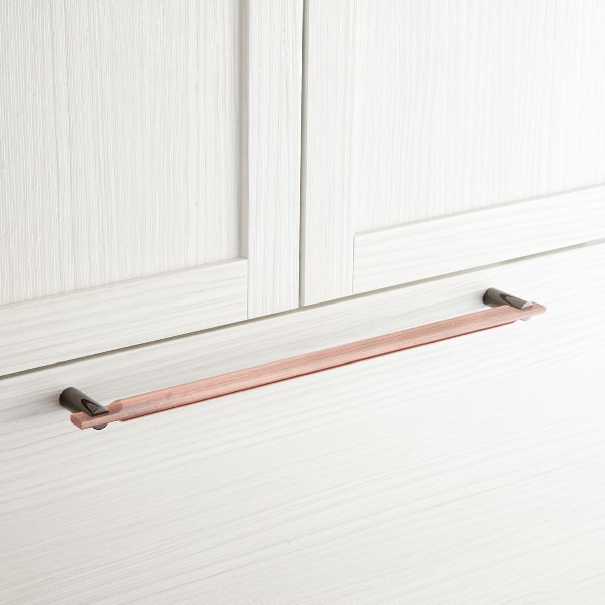 Signature Hardware 453338
