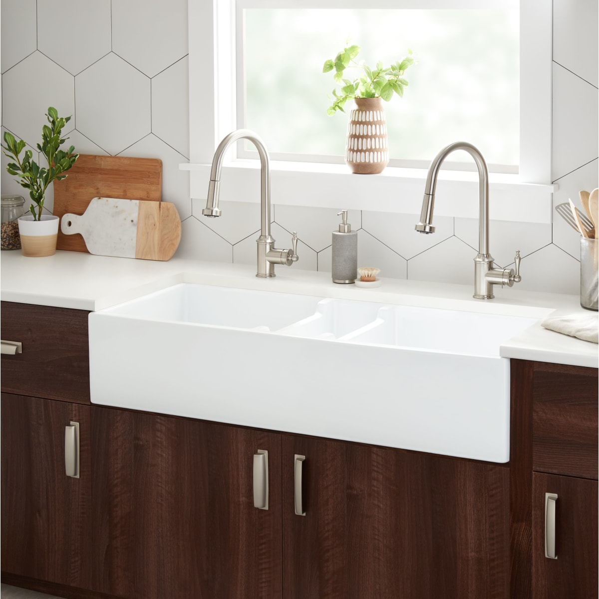 Signature Hardware 480268