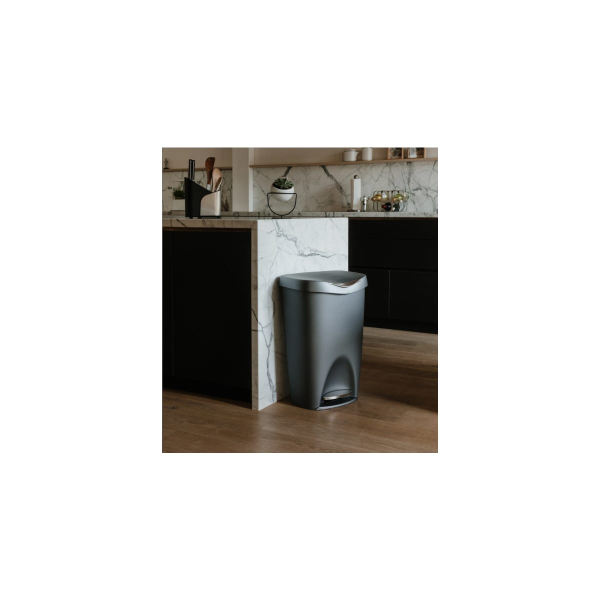 Umbra Brim 13 Gallon Plastic Trash Can - Bed Bath & Beyond - 27032844