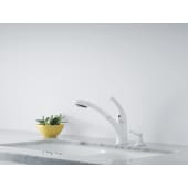 Delta-470-DST-Installed Faucet in Matte White