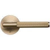 Buster + Punch Linear - Bespoke Industrial Designer Luxury Solid Brass Straight Ridge Knurl Privacy Door Lever Set with Round Rose and 2-3/8" Backset Latch Brass