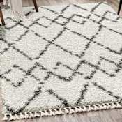 JONATHAN Y Lighting Mercer Shag 5-1/4' x 7-1/2' Shag Polypropylene Vintage Geometric Moroccan / Tribal Rectangle Area Rug Cream / Gray