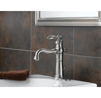 Delta-555LF-Installed Faucet with Escutcheon Plate in Brilliance Stainless