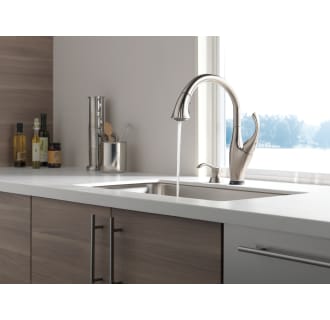 Delta-9192T-SD-DST-Running Faucet in Stream Mode in Brilliance Stainless with Soap Dispenser