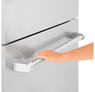 zline--built--in--refrigerator--RBIV-30--detail--hand--handle