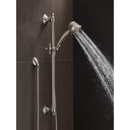 Delta-51508-Running Handshower in Brilliance Stainless