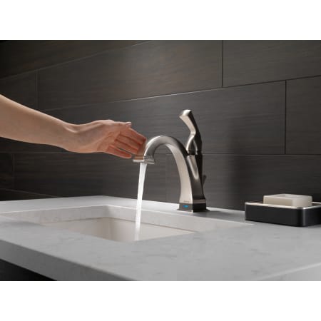 Delta-551T-DST-Faucet in Use in Brilliance Stainless