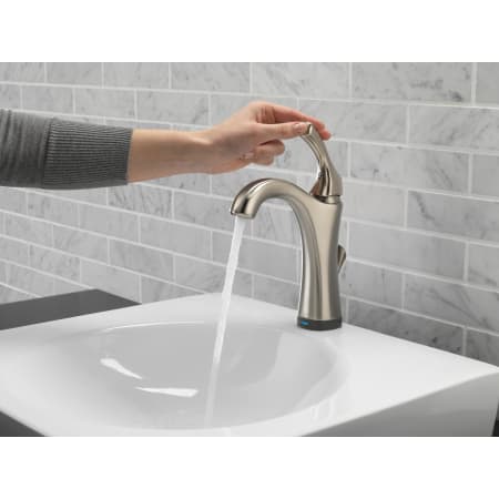 Delta-592T-DST-Faucet in Use in Brilliance Stainless