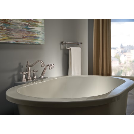 Delta-H695-Overall Room View in Brilliance Stainless