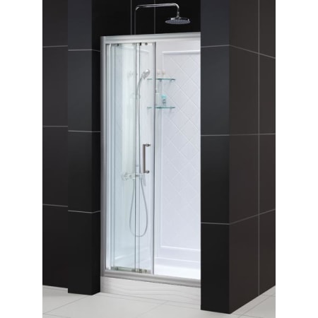 Alternate Image with Shower Doors