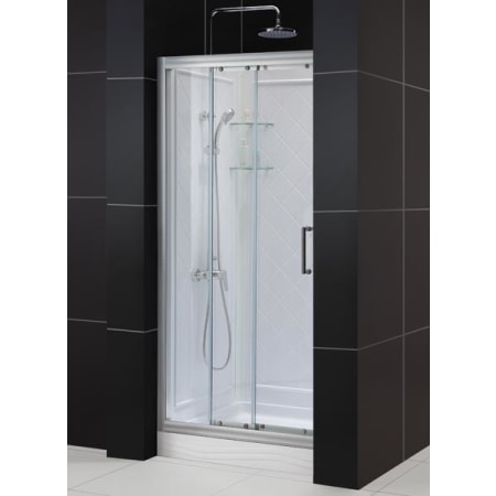 Alternate Image with Shower Doors