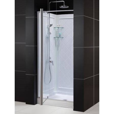 Alternate Image with Shower Doors