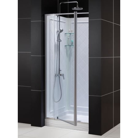 Alternate Image with Shower Doors