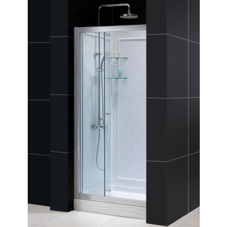 Alternate Image with Shower Doors