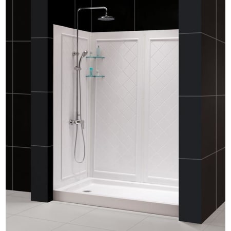 Alternate Image with Shower Doors