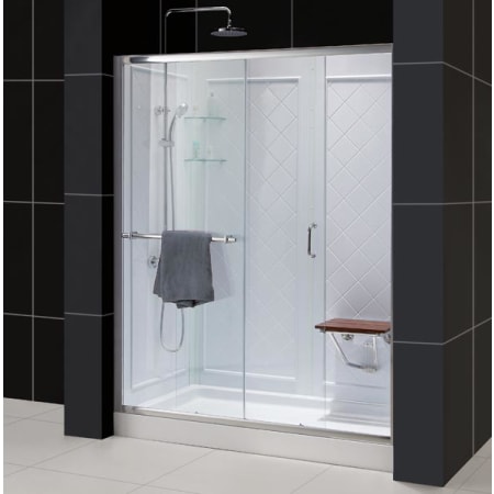 Alternate Image with Shower Doors