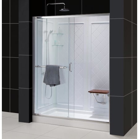 Alternate Image with Shower Doors