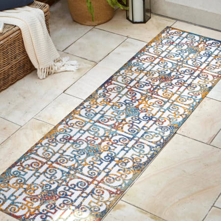 JONATHAN Y Lighting Amalfi Coast 2-1/4' x 8' Polypropylene Traditional Indoor/Outdoor Area Rug Cream / Blue