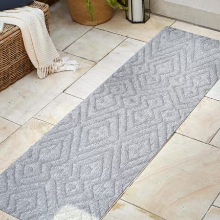 JONATHAN Y Lighting Ibiza 2-1/4' x 8' Polypropylene Geometric Indoor / Outdoor Rectangle Area Rug Light Gray