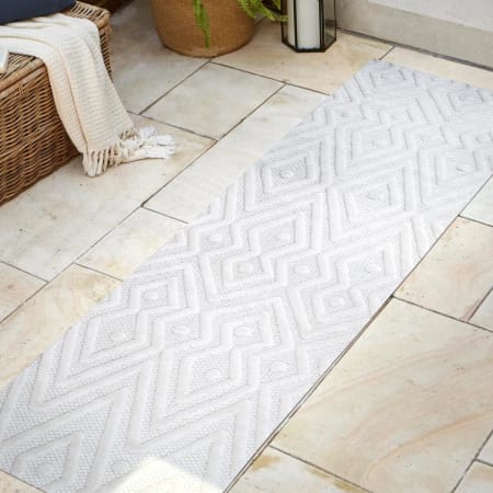 JONATHAN Y Lighting Ibiza 2-1/4' x 8' Polypropylene Geometric Indoor / Outdoor Rectangle Area Rug Ivory
