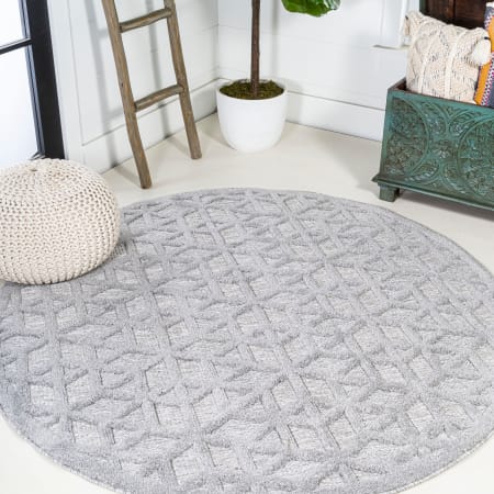 JONATHAN Y Lighting Ibiza 5-1/4' x 5-1/4' Polypropylene Geometric Indoor / Outdoor Round Area Rug Light Gray