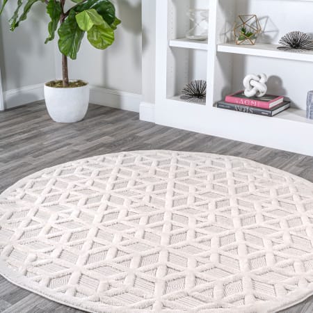 JONATHAN Y Lighting Ibiza 5-1/4' x 5-1/4' Polypropylene Geometric Indoor / Outdoor Round Area Rug Ivory