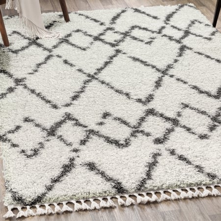 JONATHAN Y Lighting Mercer Shag 5-1/4' x 7-1/2' Shag Polypropylene Vintage Geometric Moroccan / Tribal Rectangle Area Rug Cream / Gray