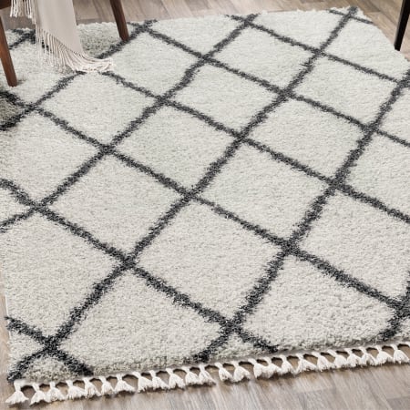 JONATHAN Y Lighting Mercer Shag 4' x 6' Shag Polypropylene Vintage Geometric Moroccan / Tribal Rectangle Area Rug Cream / Gray