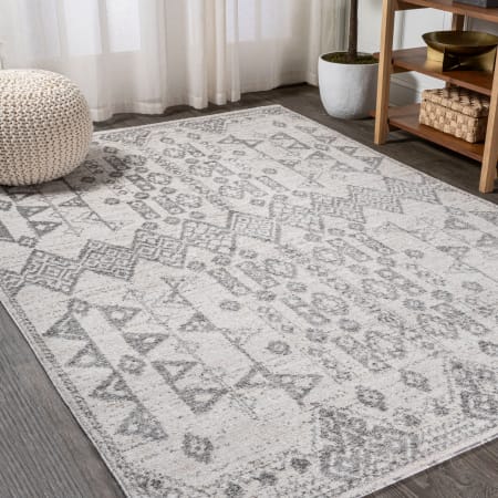 JONATHAN Y Lighting Moroccan HYPE 7-1/2' x 10-1/4' Polypropylene Southwestern Indoor Area Rug Gray / Beige