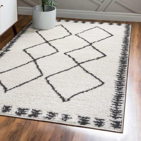 JONATHAN Y Lighting Moroccan Hype 4' x 6' Shag Polypropylene Geometric, Moroccan & Tribal, Trellis, and Vintage Indoor Area Rug White / Gray