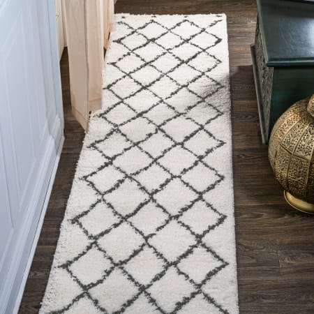 JONATHAN Y Lighting Moroccan Hype 2' x 10' Shag Polypropylene Moroccan & Tribal and Trellis Indoor Runner White / Gray