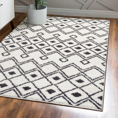JONATHAN Y Lighting Moroccan Hype 5' x 8' Shag Polypropylene Moroccan & Tribal and Trellis Indoor Area Rug White / Gray