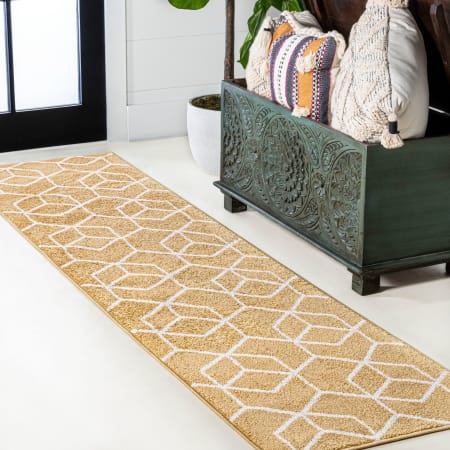 JONATHAN Y Lighting Supersoft 2' x 8' Polypropylene Geometric Rectangle Area Rug Gold / White