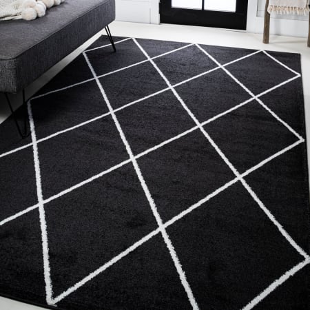 JONATHAN Y Lighting Supersoft 4' x 6' Polypropylene Geometric and Solid Indoor Area Rug Black / White