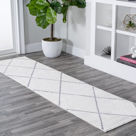 JONATHAN Y Lighting Supersoft 2' x 10' Polypropylene Geometric Rectangle Area Rug White / Gray