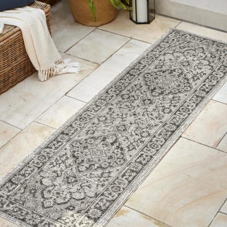 JONATHAN Y Lighting Santa Monica 2-1/4' x 10' Polypropylene Botanical, Traditional, and Vintage Indoor/Outdoor Runner Gray / Black
