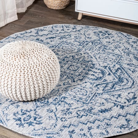 JONATHAN Y Lighting Santa Monica 3' x 3' Polypropylene Border, Botanical, and Traditional Indoor/Outdoor Round Area Rug Navy / Gray