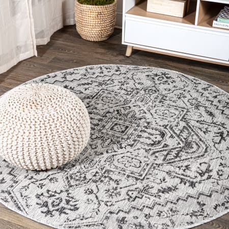 JONATHAN Y Lighting Santa Monica 5-1/4' x 5-1/4' Polypropylene Botanical, Traditional, and Vintage Indoor/Outdoor Area Rug Black / Gray