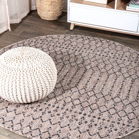 JONATHAN Y Lighting Santa Monica 9' x 9' Polypropylene Moroccan & Tribal Indoor/Outdoor Round Area Rug Light Gray / Black