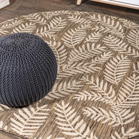 JONATHAN Y Lighting Santa Monica 5-1/4' x 5-1/4' Polypropylene Botanical Indoor/Outdoor Area Rug Brown / Beige
