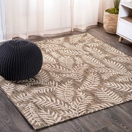 JONATHAN Y Lighting Santa Monica 5-1/4' x 5-1/4' Polypropylene Botanical Indoor/Outdoor Area Rug Brown / Beige