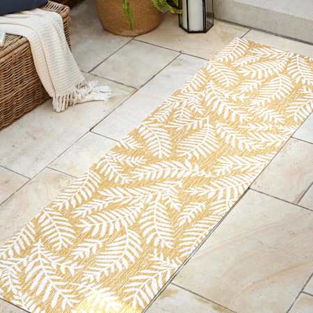 JONATHAN Y Lighting Santa Monica 2-1/4' x 8' Polypropylene Botanical Indoor/Outdoor Runner Yellow / Cream