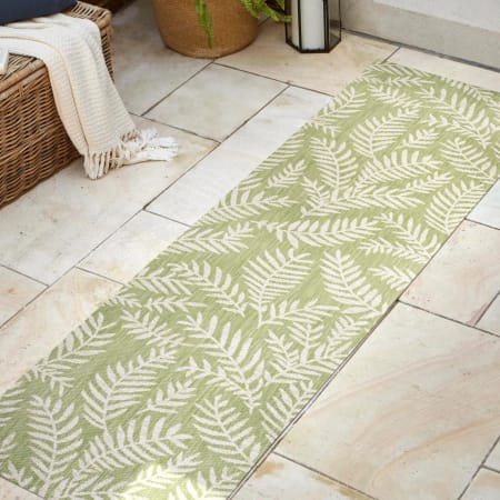 JONATHAN Y Lighting 2' x 8' Polypropylene Botanical Indoor/Outdoor Rectangular Area Rug Green / Cream