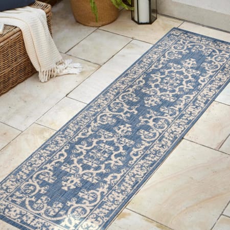 JONATHAN Y Lighting Santa Monica 2-1/4' x 10' Polypropylene Traditional Indoor/Outdoor Runner Blue / Beige