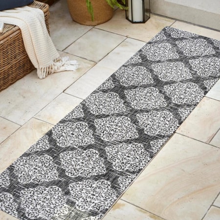 JONATHAN Y Lighting Santa Monica 2-1/4' x 8' Polypropylene Traditional and Trellis Indoor/Outdoor Runner Black / Ivory